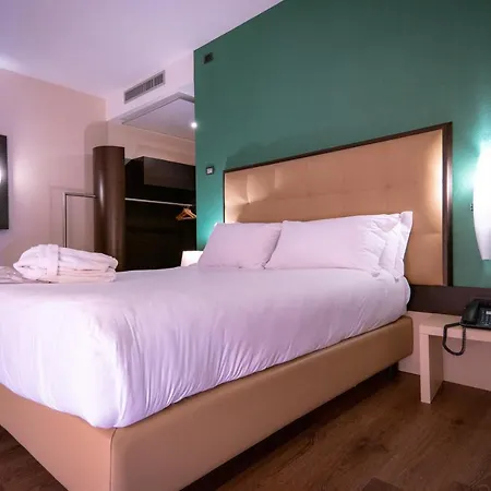 Hotel Mh 4*